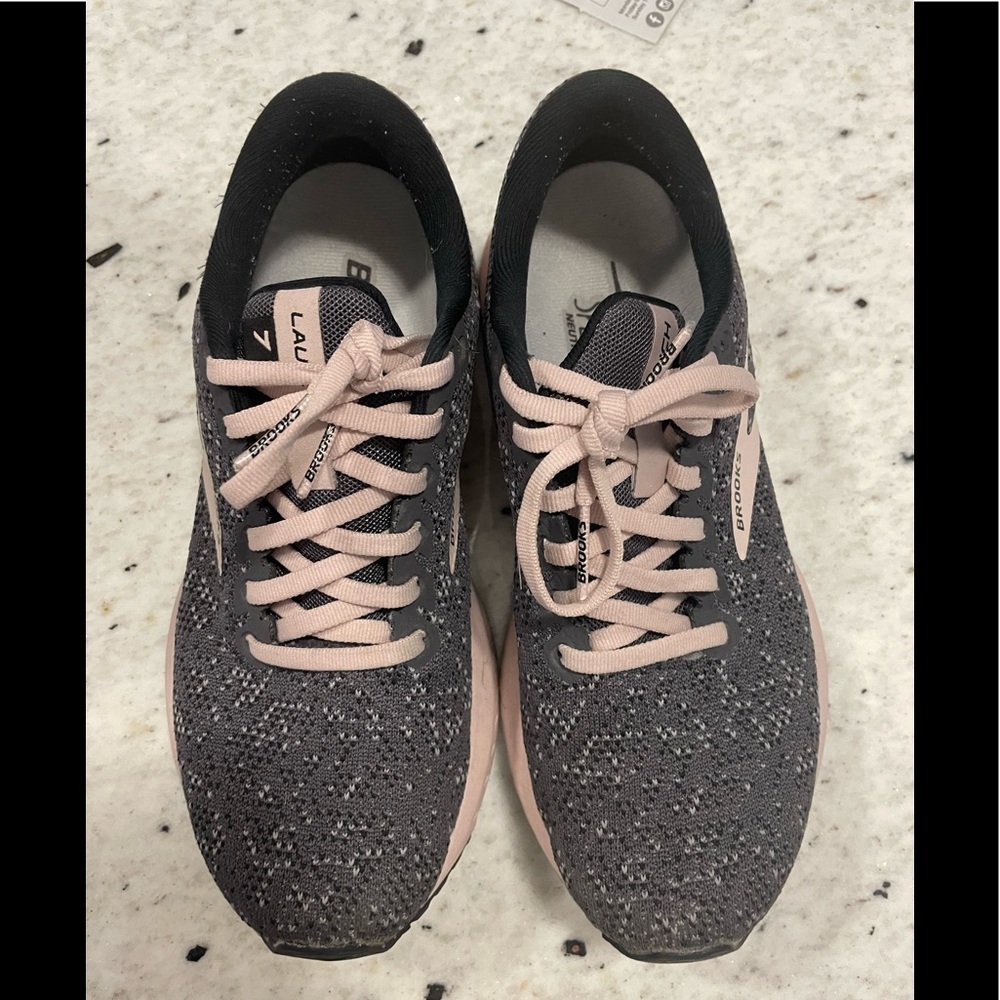 women’s brooks worn once
